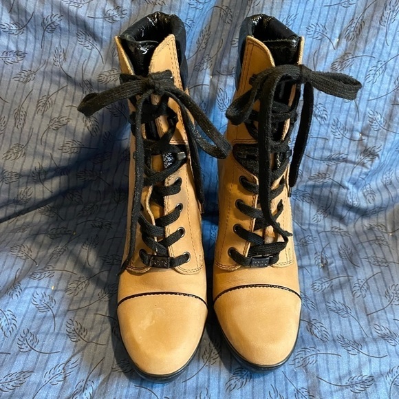 Tods nubuck and patent high heeled workboot style boots 6.5 - Picture 6 of 6